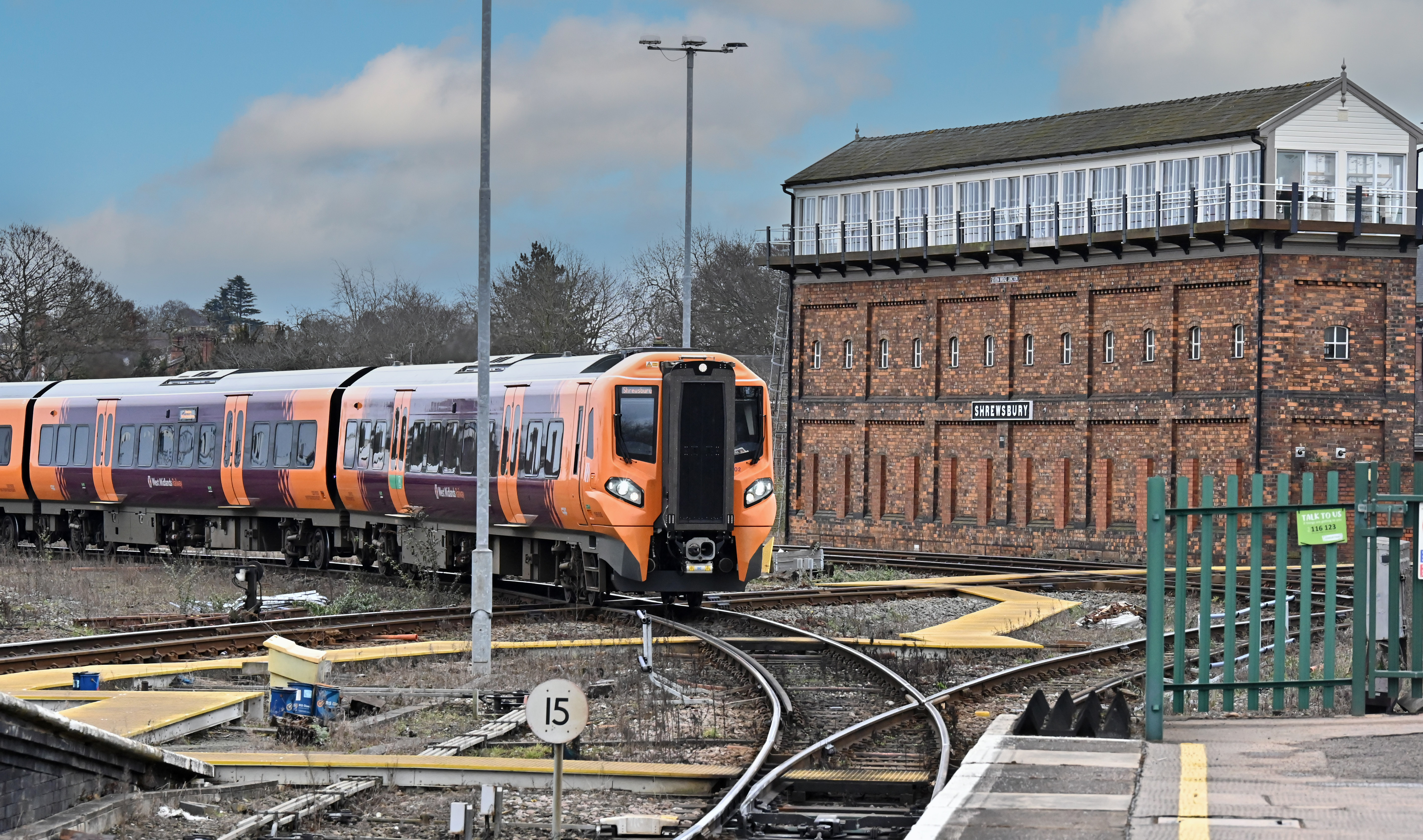 Photo of a train pulling into Shrewsbury station.